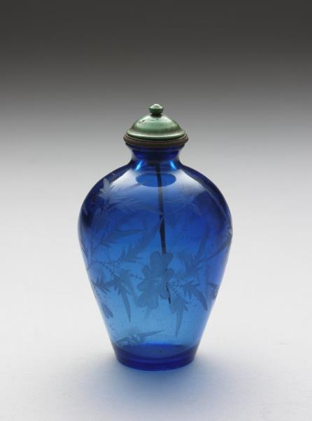 藍色透明玻璃刻花鼻煙壺