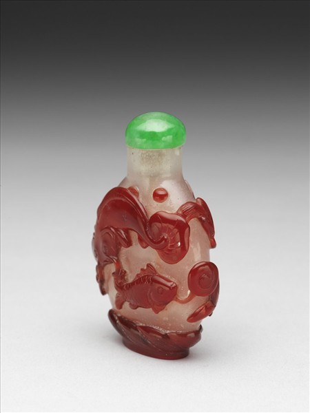 霏雪地套紅玻璃連年有魚鼻煙壺