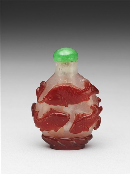 霏雪地套紅玻璃連年有魚鼻煙壺