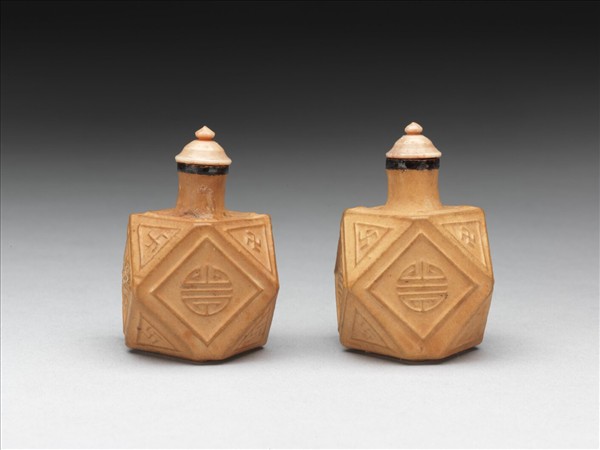 葫蘆萬壽多角形鼻煙壺