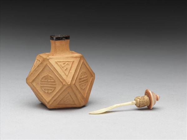 葫蘆萬壽多角形鼻煙壺