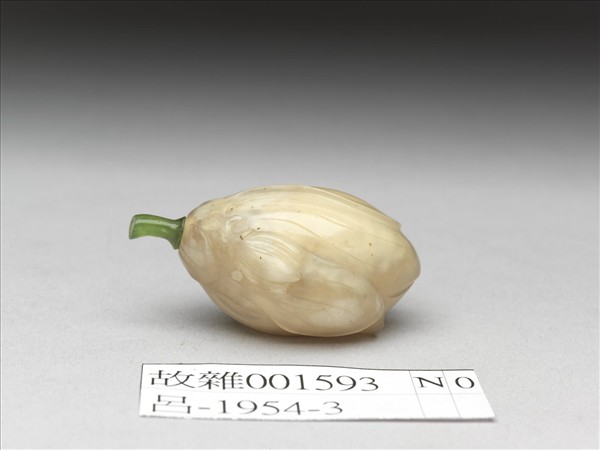 瑪瑙花蕾鼻煙壺