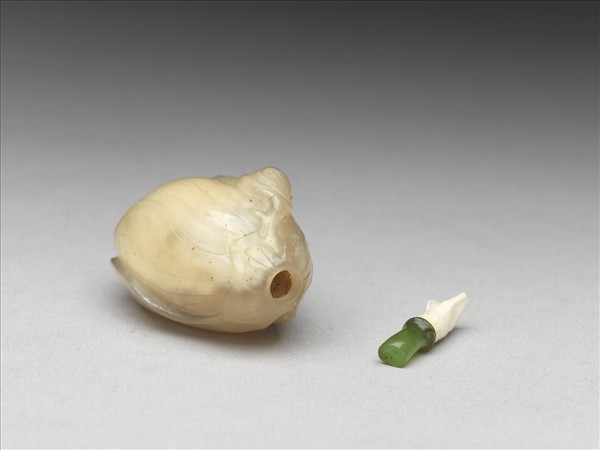 瑪瑙花蕾鼻煙壺