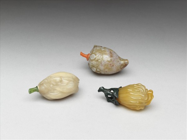 瑪瑙花蕾鼻煙壺