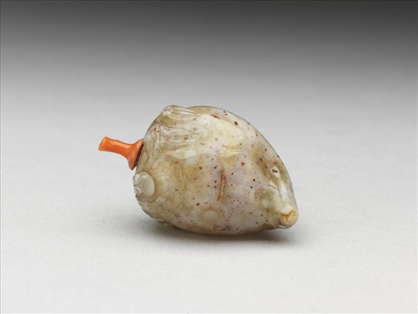 瑪瑙桃實鼻煙壺