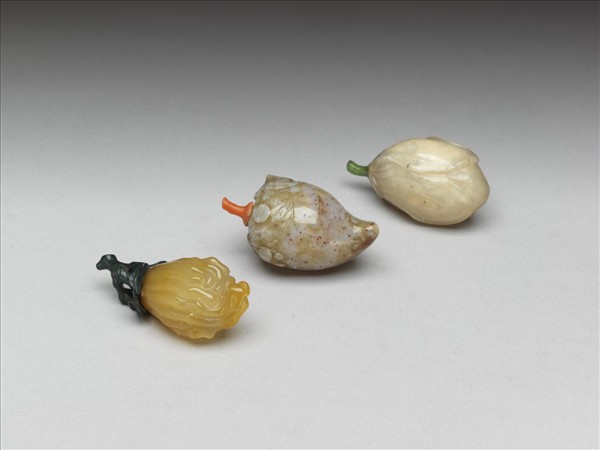 瑪瑙桃實鼻煙壺