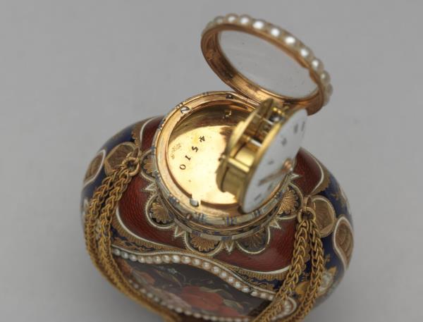 金胎畫琺瑯嵌珠錶蓋鼻煙壺