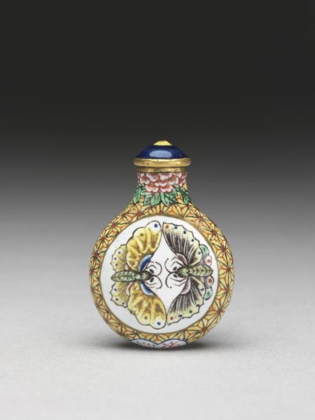 銅胎畫琺瑯雙蝶鼻煙壺