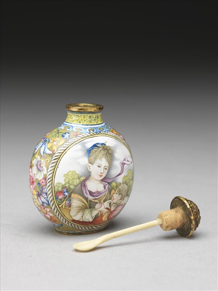 銅胎畫琺瑯西洋母子圖鼻煙壺