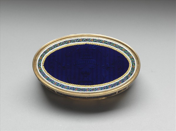 銅胎內填琺瑯嵌珠鑲錶鼻煙盒