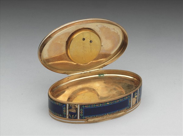 銅胎內填琺瑯嵌珠鑲錶鼻煙盒
