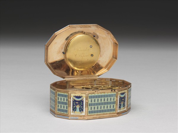 金胎畫琺瑯鑲錶音樂鼻煙盒