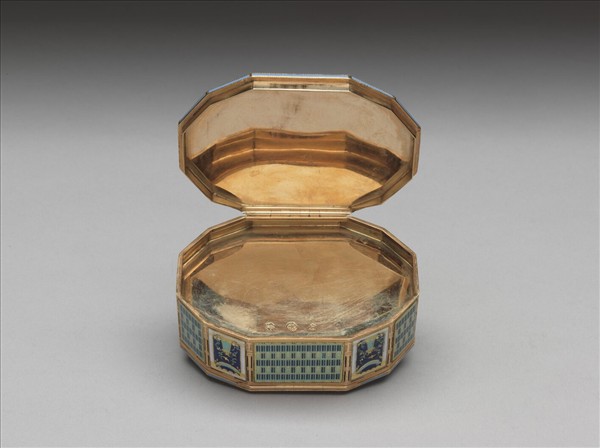 金胎畫琺瑯鑲錶音樂鼻煙盒