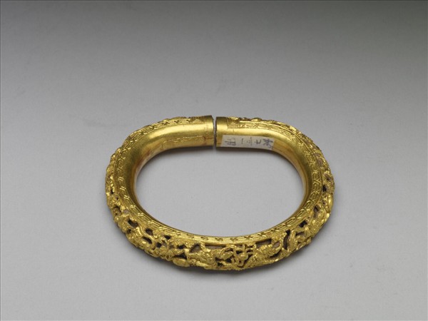 金雕人物填茄楠木香料鐲