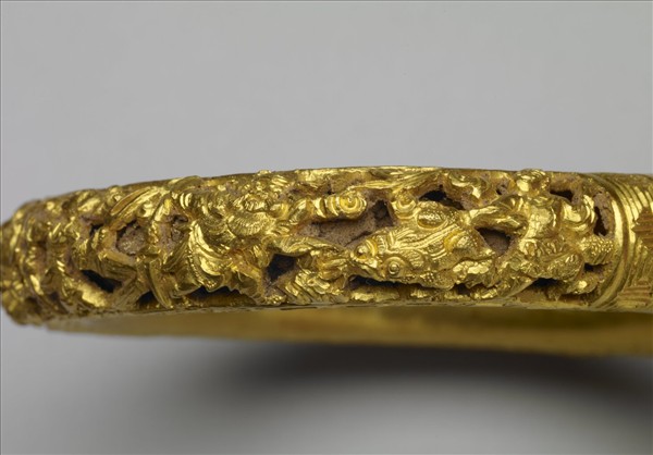 金雕人物填茄楠木香料鐲