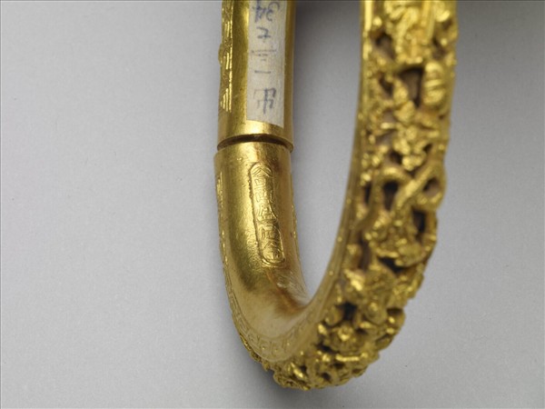 金雕人物填茄楠木香料鐲