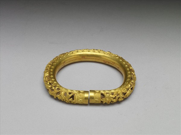 金雕人物填茄楠木香料鐲