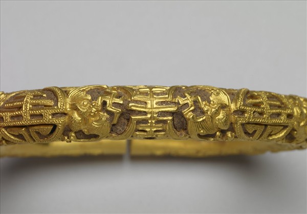 金雕福壽紋填茄楠木香料鐲