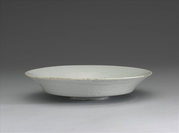 景德鎮窯系 白瓷劃花萱草紋折腰盤