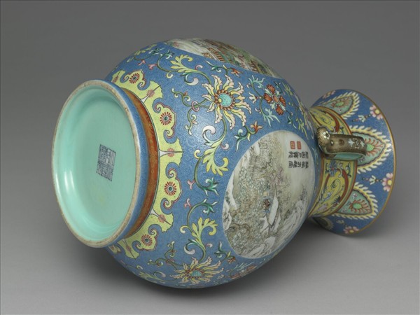 洋彩開光山水圖雙耳轉頸瓶