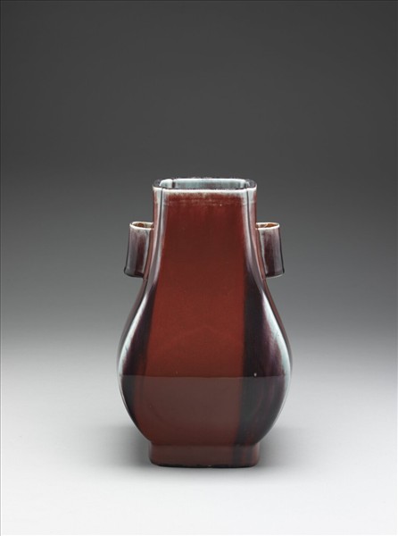 紅釉貫耳壺
