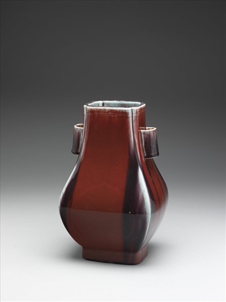 紅釉貫耳壺