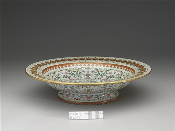 粉彩鏤空幾何紋盤