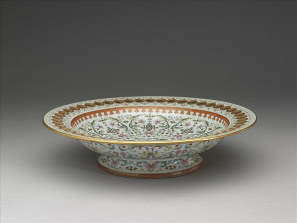 粉彩鏤空幾何紋盤