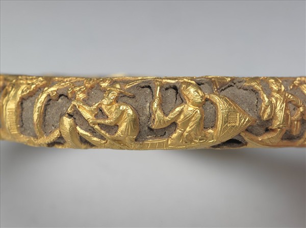 金雕人物填茄楠木香料鐲