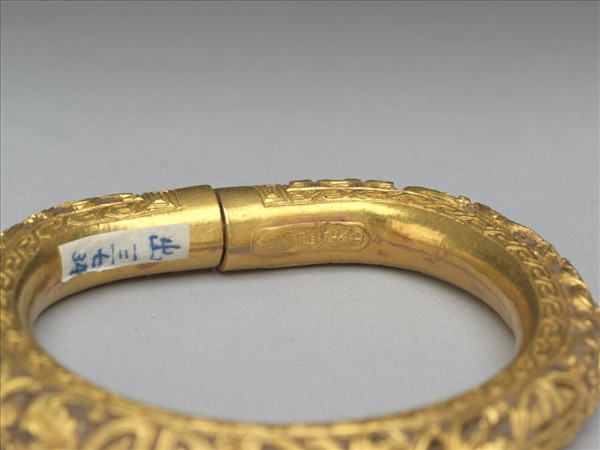 金雕福壽紋填茄楠木香料鐲