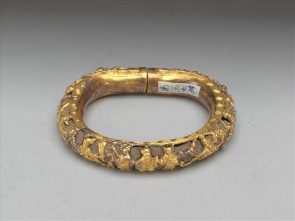 金雕人物填茄楠木香料鐲