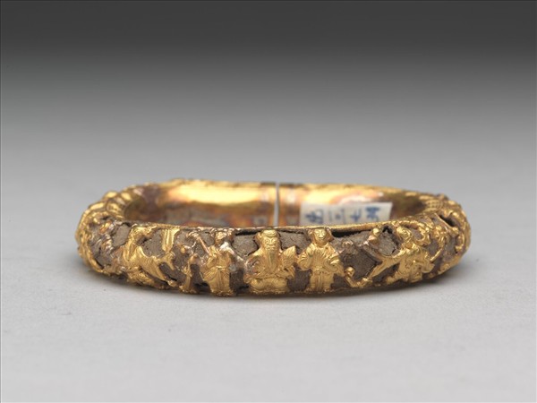 金雕人物填茄楠木香料鐲