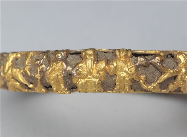 金雕人物填茄楠木香料鐲