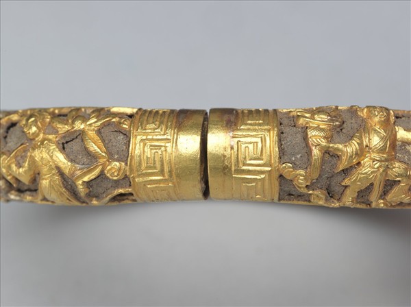 金雕人物填茄楠木香料鐲