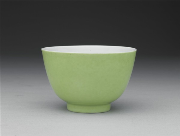 綠釉杯