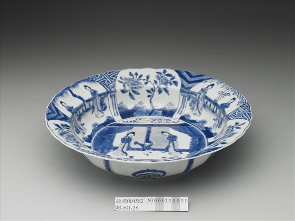 青花仕女圖花瓣口洗