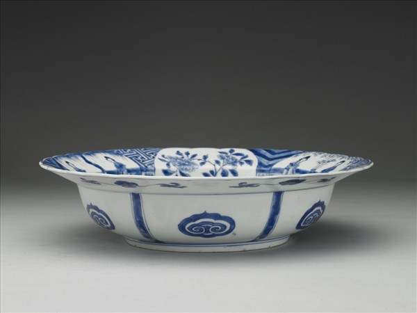 青花仕女圖花瓣口洗