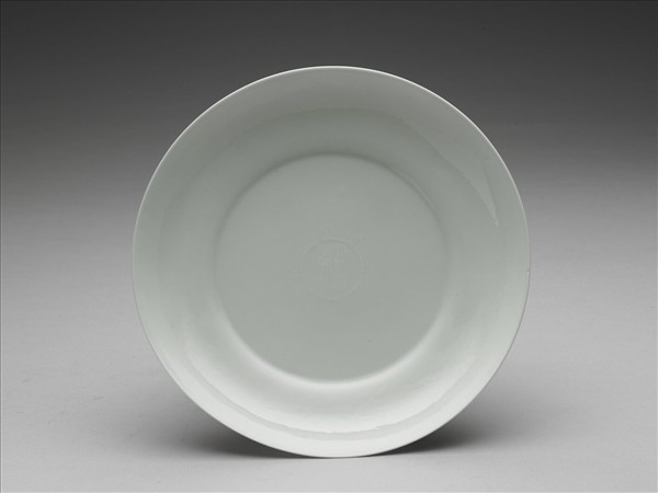 甜白釉雲龍紋盤