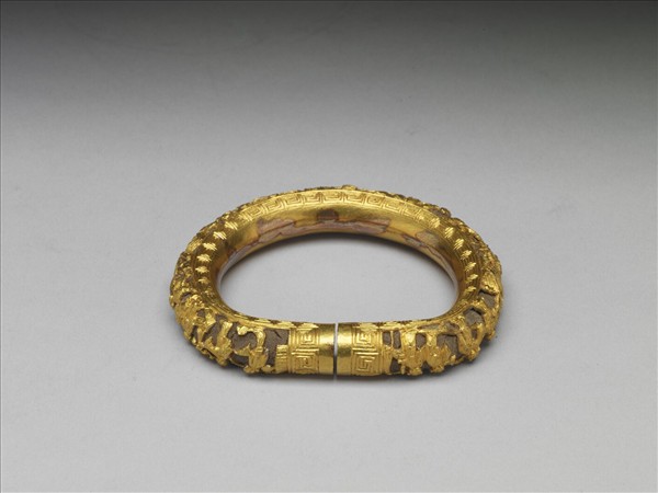 金雕人物填茄楠木香料鐲