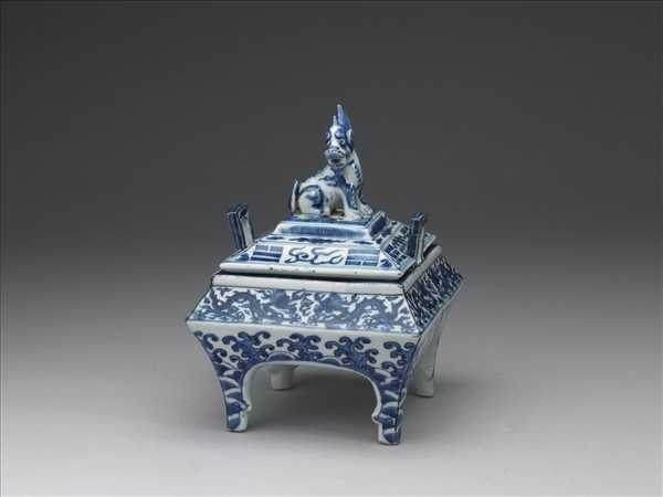 青花雲龍八卦紋方爐