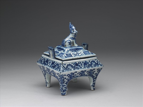 青花雲龍八卦紋方爐