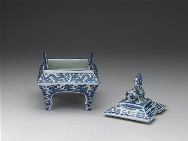 青花雲龍八卦紋方爐