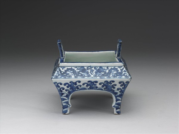 青花雲龍八卦紋方爐