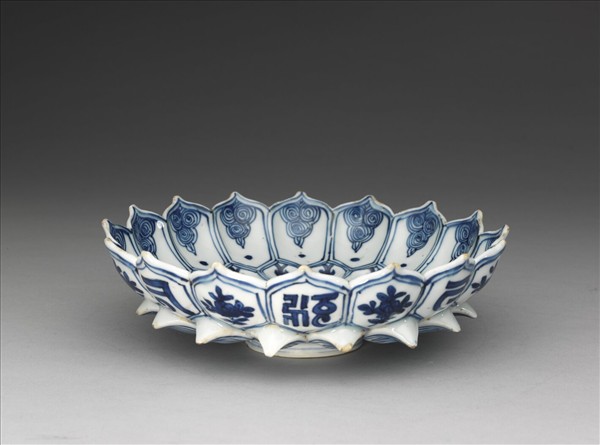 青花梵文蓮花式盤