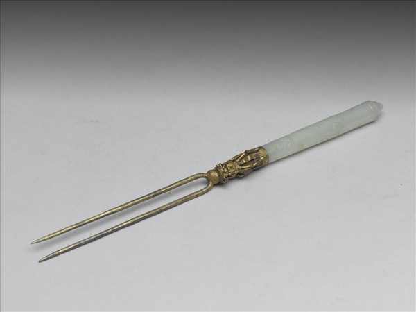 點翠嵌寶石纍絲龍鳳漆盒