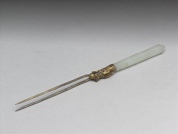 點翠嵌寶石纍絲龍鳳漆盒