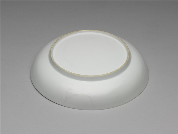 甜白釉印花金剛杵紋盤