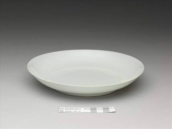 甜白釉雲龍紋盤