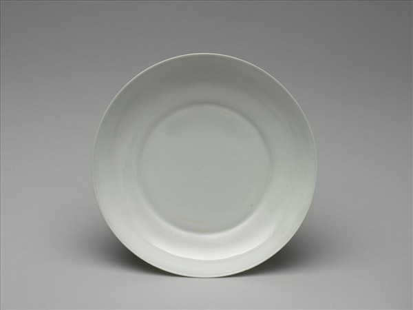 甜白釉雲龍紋盤