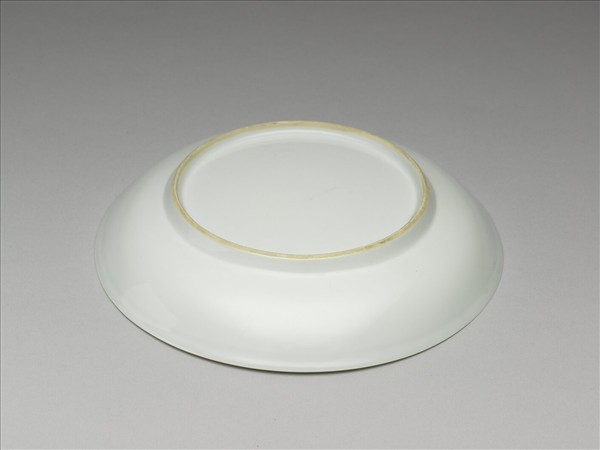 甜白釉雲龍紋盤